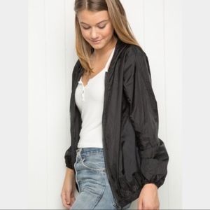 BRANDY MELVILLE BLACK WINDBREAKER